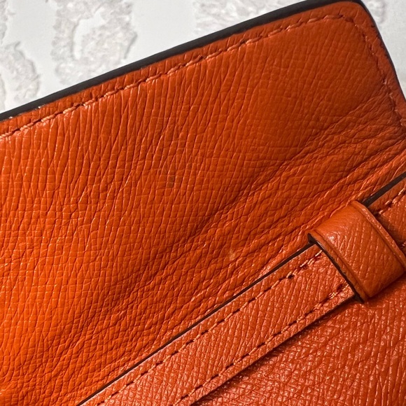 MICHAEL KORS • ENVELOPE WALLET ON CHAIN • EUC - Picture 7 of 7